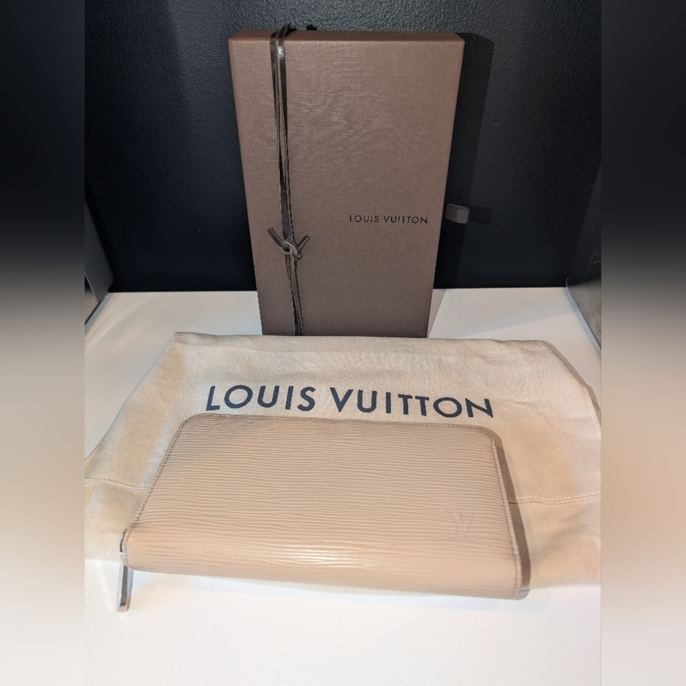 Louis Vuitton Vintage Ivoire Epi Leather Zippy Wallet Full Set